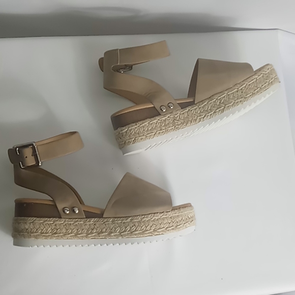 Topics platform sandals size 5.5 nwot - Picture 3 of 7